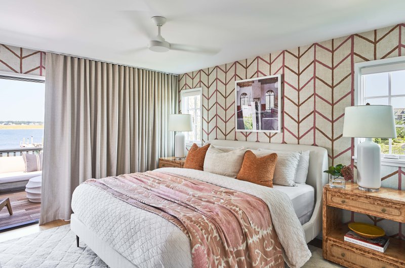 Interior design tips for choosing wallpaper: go for straight lines.