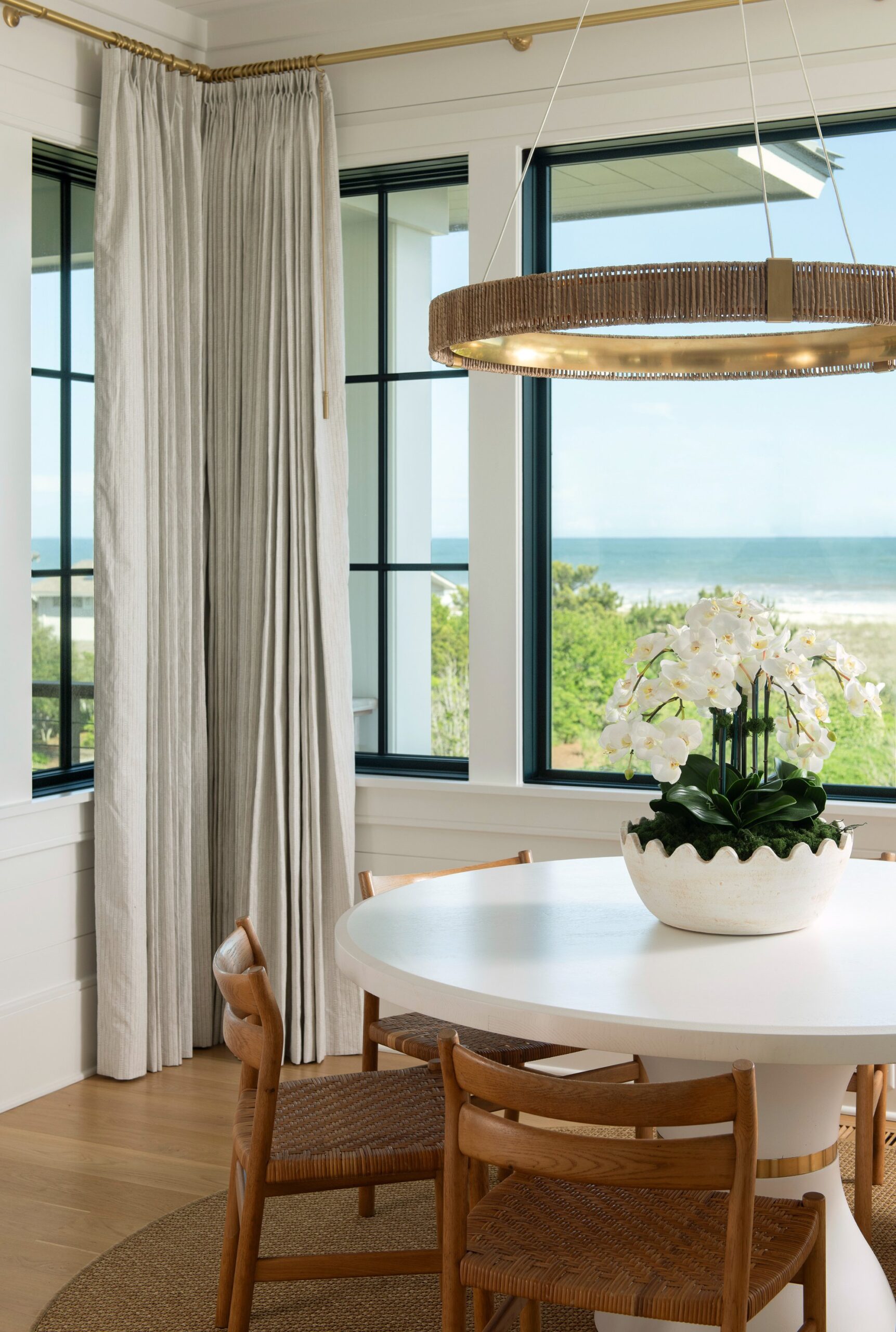 Designing Homes Around Outdoor Views Without Sacrificing Comfort cover